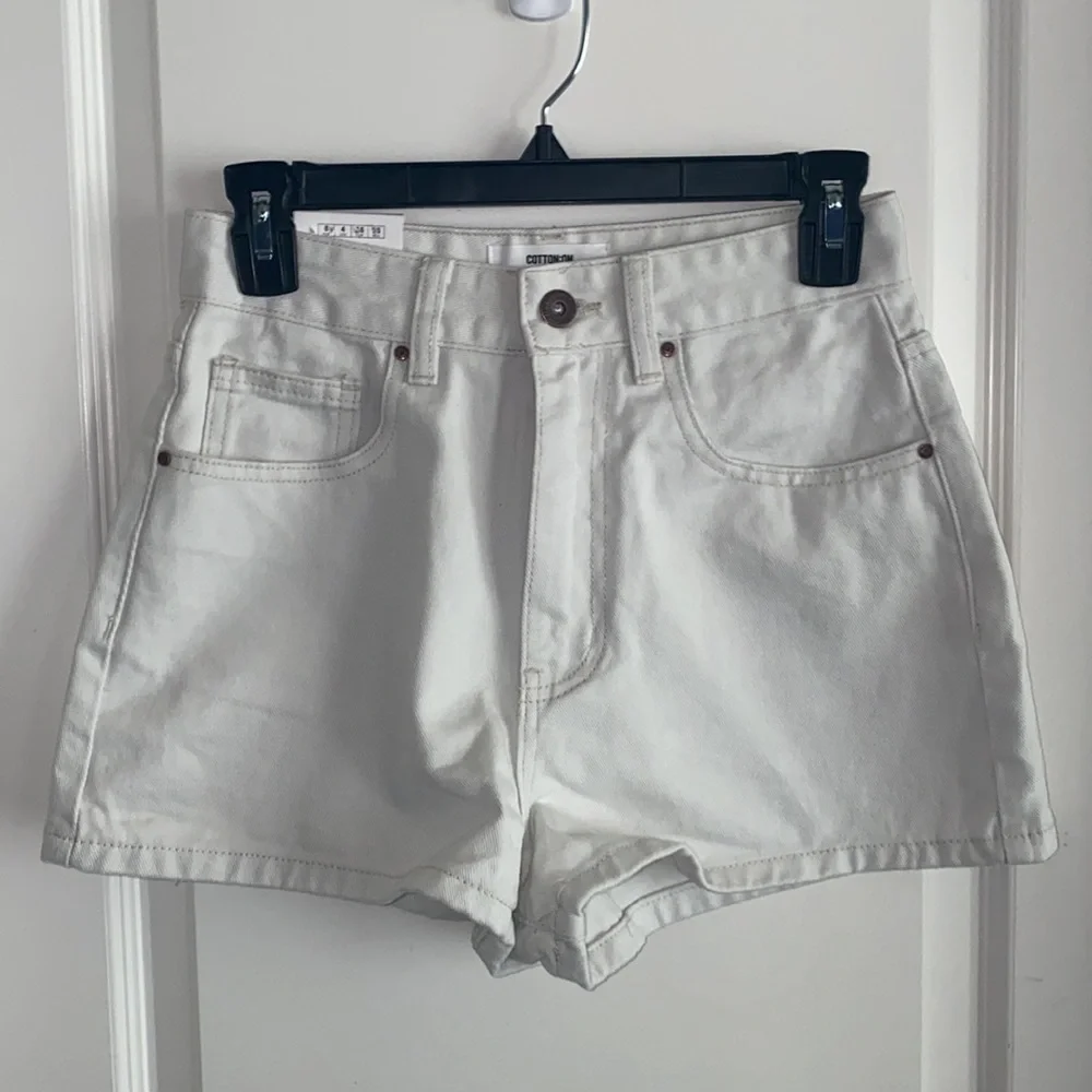 Cotton On High Rise Mom Shorts (3 for $10) - Picture 2 of 5